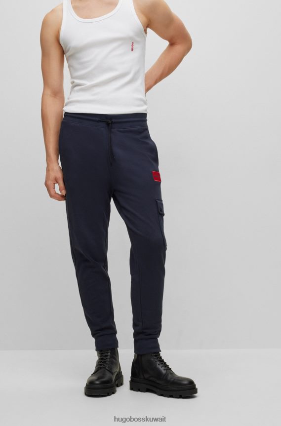 4TFNJN2165 أزرق غامق Hugo Boss بدلة رياضية من Hugo بتصميم مريح من قطن تيري مع جيب كارجو باللون الأزرق الداكن