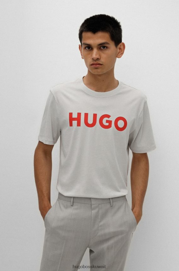 4TFNJN2176 البيج الفاتح Hugo Boss تيشيرت هوغو من الجيرسي القطني باللون البيج الفاتح مع شعار متباين
