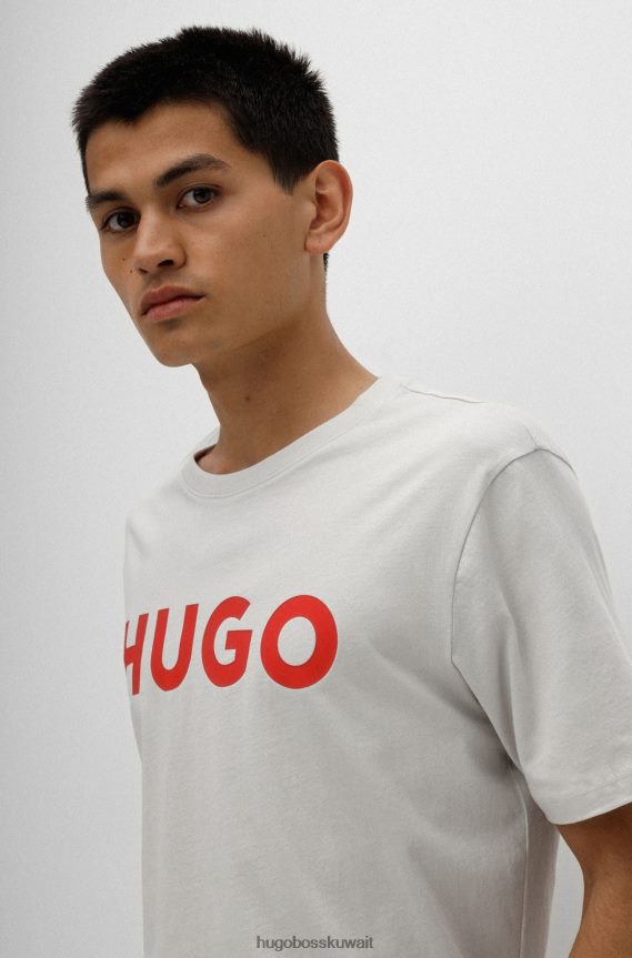 4TFNJN2176 البيج الفاتح Hugo Boss تيشيرت هوغو من الجيرسي القطني باللون البيج الفاتح مع شعار متباين