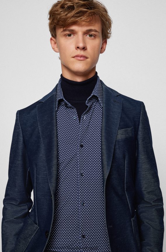 4TFNJN2185 أزرق غامق Hugo Boss قميص أزرق داكن بقصّة ضيّقة من هوغو جيرسي مطاطي الأداء بطبعات هندسية