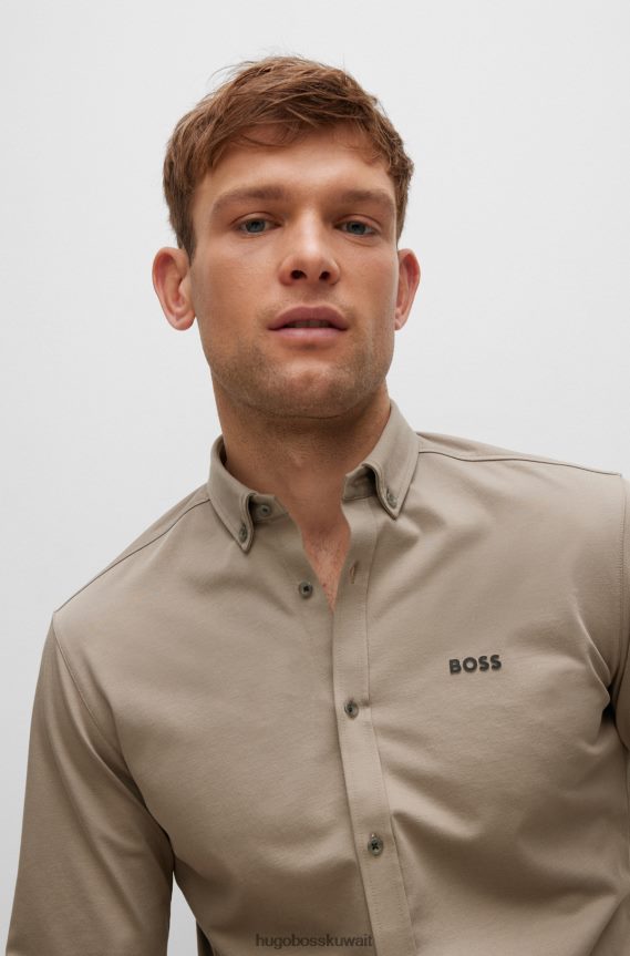 4TFNJN2190 اخضر فاتح Hugo Boss قميص Hugo ذو المقاس العادي مصنوع من مزيج القطن الجيرسي الممتص للرطوبة باللون الأخضر الفاتح