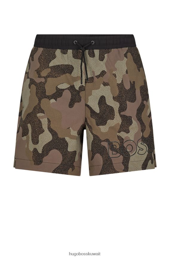 4TFNJN2193 منقوشة باللون الأخضر Hugo Boss & nba شورت سباحة سريع الجفاف مصنوع من قماش معاد تدويره بطبعة مموهة