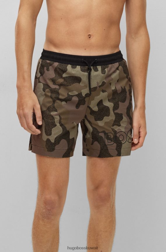 4TFNJN2193 منقوشة باللون الأخضر Hugo Boss & nba شورت سباحة سريع الجفاف مصنوع من قماش معاد تدويره بطبعة مموهة