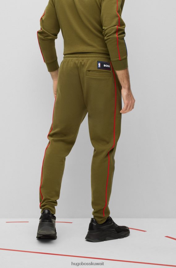 4TFNJN2207 nba عام Hugo Boss & بدلة رياضية من مزيج القطن NBA مع أجزاء سفلية بطبعة شعار القطيع