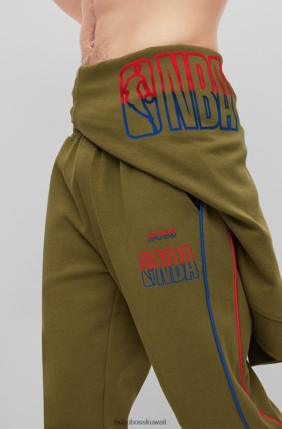 4TFNJN2207 nba عام Hugo Boss & بدلة رياضية من مزيج القطن NBA مع أجزاء سفلية بطبعة شعار القطيع