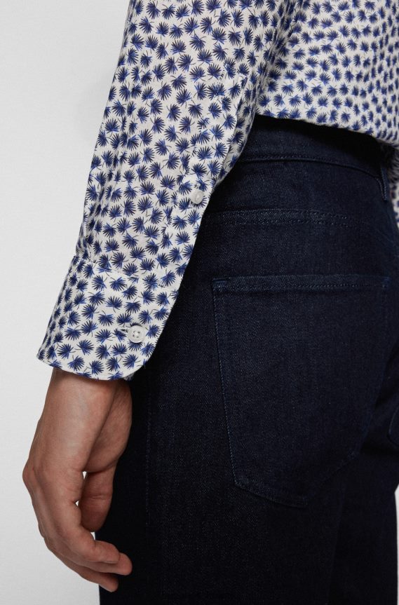 4TFNJN2217 أزرق Hugo Boss قميص أزرق بقصة عادية من قماش البوبلين الإيطالي والقطن والكتان المطبوع