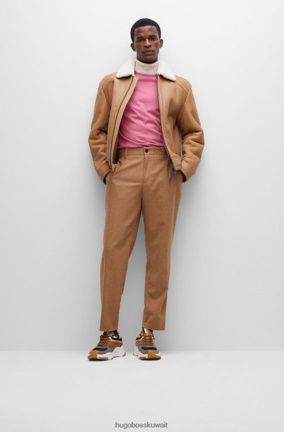 4TFNJN2241 وردي فاتح Hugo Boss تيشيرت بشعار الماركة ذو قصة عادية باللون الوردي الفاتح مصنوع من قطن جيرسي هوغو