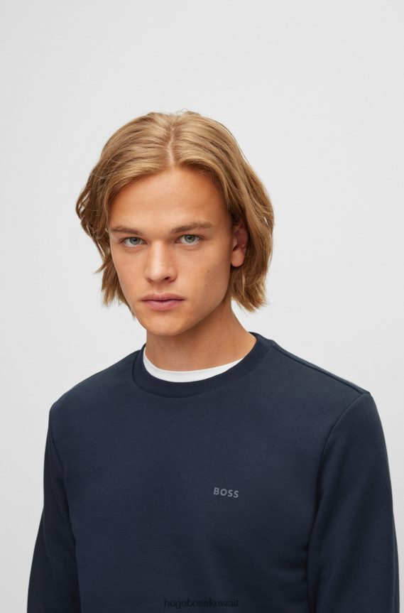 4TFNJN2256 أزرق غامق Hugo Boss هوغو سويت شيرت من القطن العضوي باللون الأزرق الداكن مع شعار مطبوع بالمطاط