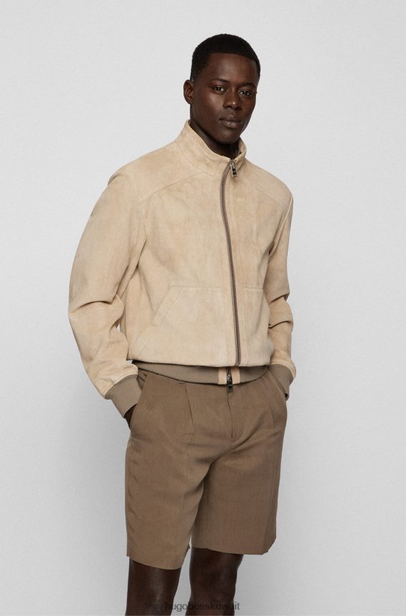 4TFNJN2270 البيج الفاتح Hugo Boss سترة بومبر من جلد الغزال باللون البيج الفاتح من Hugo بمقاس نحيف