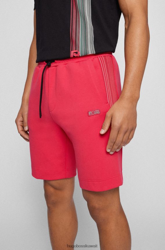 4TFNJN2280 لون القرنفل Hugo Boss شورت من مزيج القطن بقصة عادية مع شعار متعدد الألوان باللون الوردي