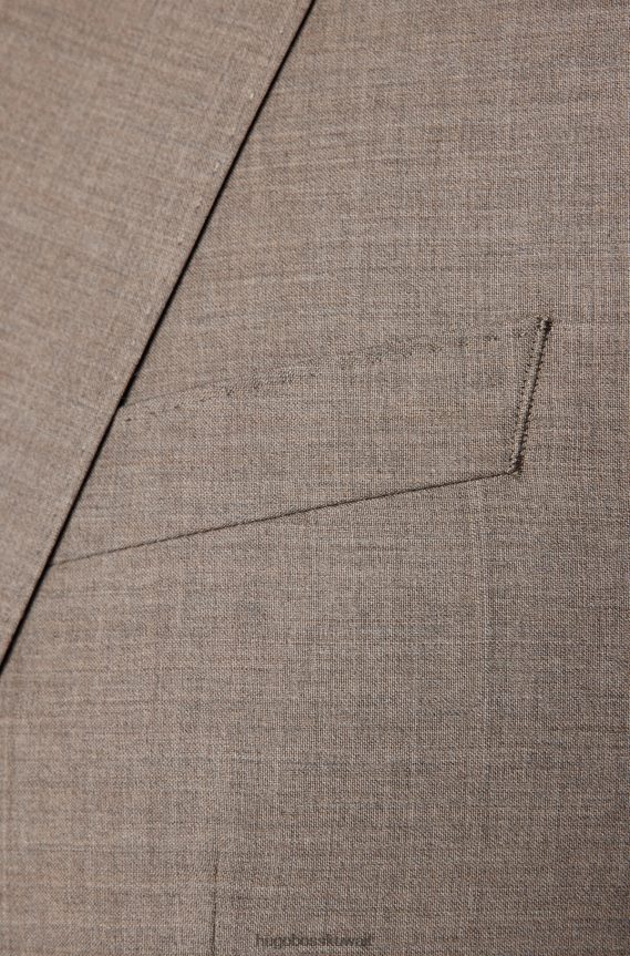 4TFNJN2287 البيج الفاتح Hugo Boss بدلة هوغو بيج فاتح من ثلاث قطع بقصة ضيقة من الصوف البكر