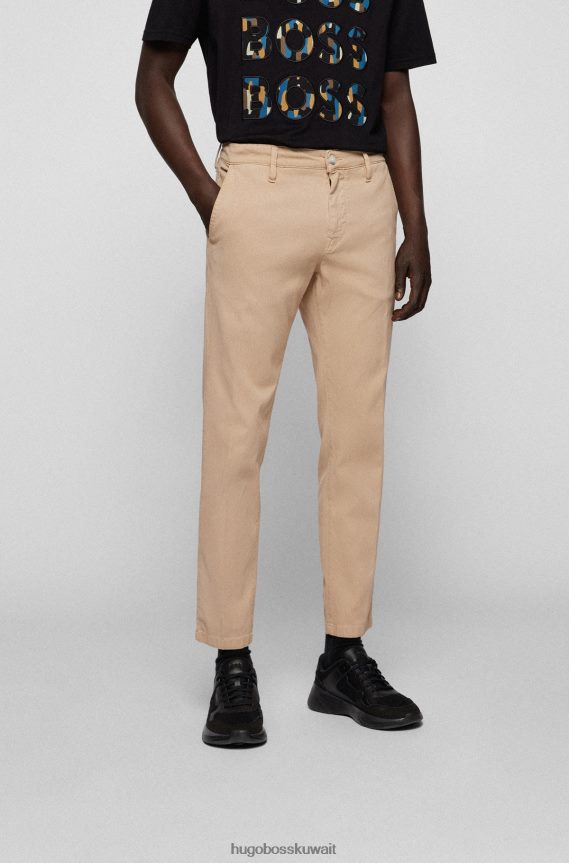 4TFNJN2306 البيج الفاتح Hugo Boss بنطلون هوغو ذو قصة ضيقة باللون البيج الفاتح، مصنوع من مزيج القطن على شكل خلية النحل