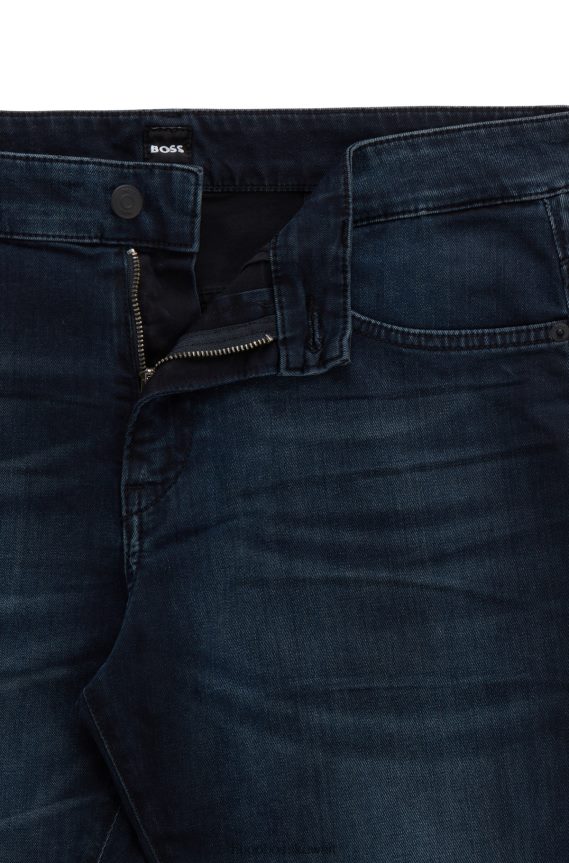 4TFNJN2309 أزرق غامق Hugo Boss جينز هوغو ذو قصة ضيقة باللون الأزرق الداكن من قماش الدنيم الأزرق المريح