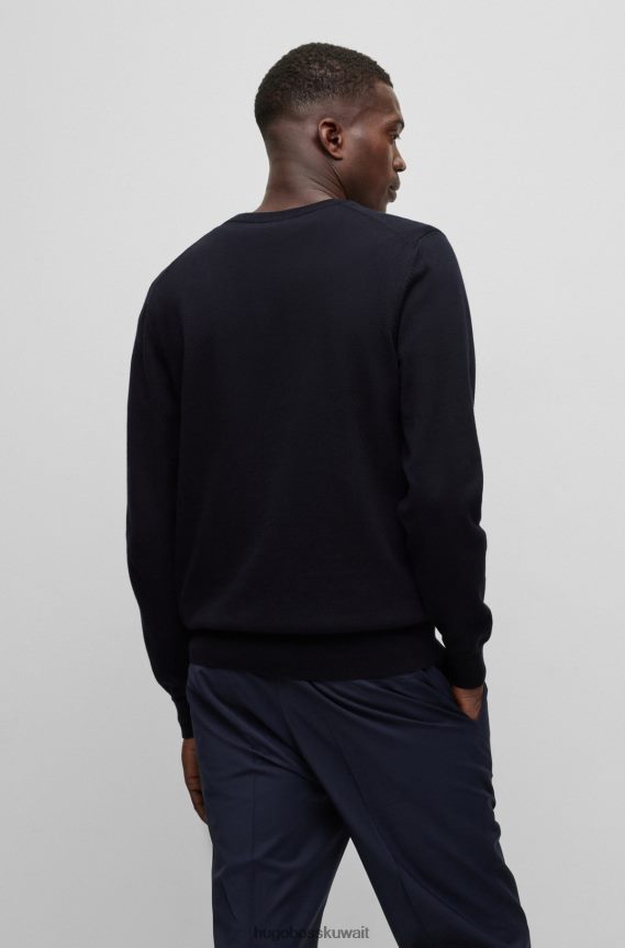 4TFNJN2312 أزرق غامق Hugo Boss سترة زرقاء داكنة برقبة على شكل حرف V من القطن العضوي مع شعار هوغو مطرز