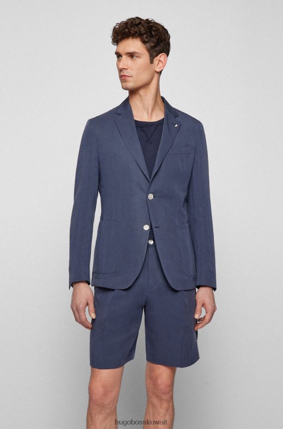 4TFNJN2340 أزرق غامق Hugo Boss سترة زرقاء داكنة بقصة ضيقة مع دبوس هوغو على طية صدر السترة بشريط مميز