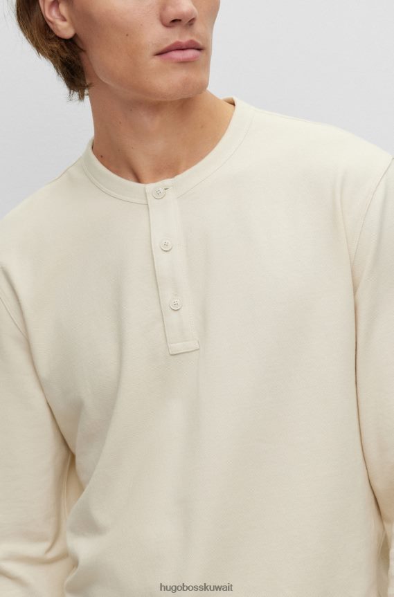 4TFNJN2355 أبيض Hugo Boss تيشيرت هوغو أبيض برقبة هينلي بقصة عادية مصنوع من قطن الجيرسيه