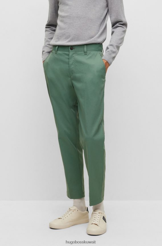4TFNJN2358 أخضر Hugo Boss بنطال مستدق باللون الأخضر مع ساق قصيرة مصنوع من قماش هوغو عالي الأداء