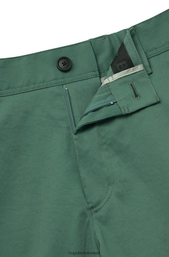 4TFNJN2358 أخضر Hugo Boss بنطال مستدق باللون الأخضر مع ساق قصيرة مصنوع من قماش هوغو عالي الأداء