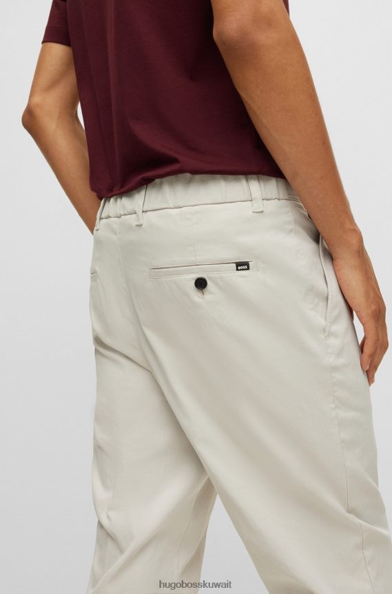 4TFNJN2359 اللون البيج Hugo Boss بنطال بقصّة مدببة وساق قصيرة مصنوع من قماش هوغو بيج عالي الأداء