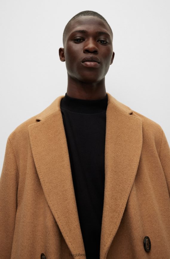 4TFNJN2372 اللون البيج Hugo Boss معطف هوغو بيج طويل مزدوج الصدر من شعر الإبل