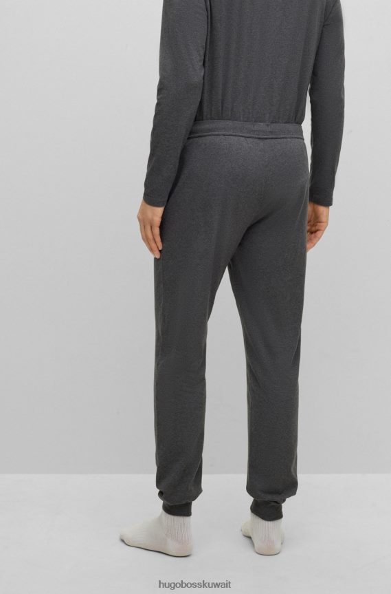 4TFNJN2385 الرمادي الداكن Hugo Boss بدلة رياضية من القطن المطاطي باللون الرمادي الداكن مع شعار مطرز من Hugo