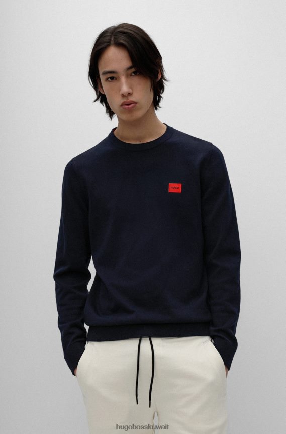 4TFNJN2398 أزرق غامق Hugo Boss سترة هوغو من القطن العضوي باللون الأزرق الداكن مع ملصق شعار أحمر