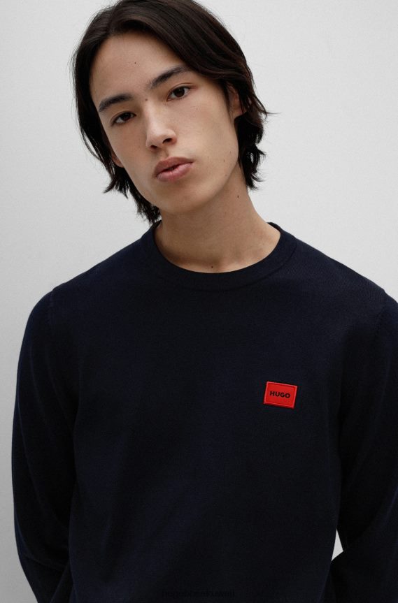 4TFNJN2398 أزرق غامق Hugo Boss سترة هوغو من القطن العضوي باللون الأزرق الداكن مع ملصق شعار أحمر