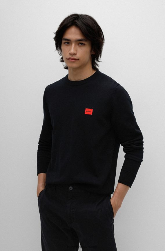 4TFNJN2399 أسود Hugo Boss سترة هوغو من القطن العضوي باللون الأسود مع ملصق شعار أحمر