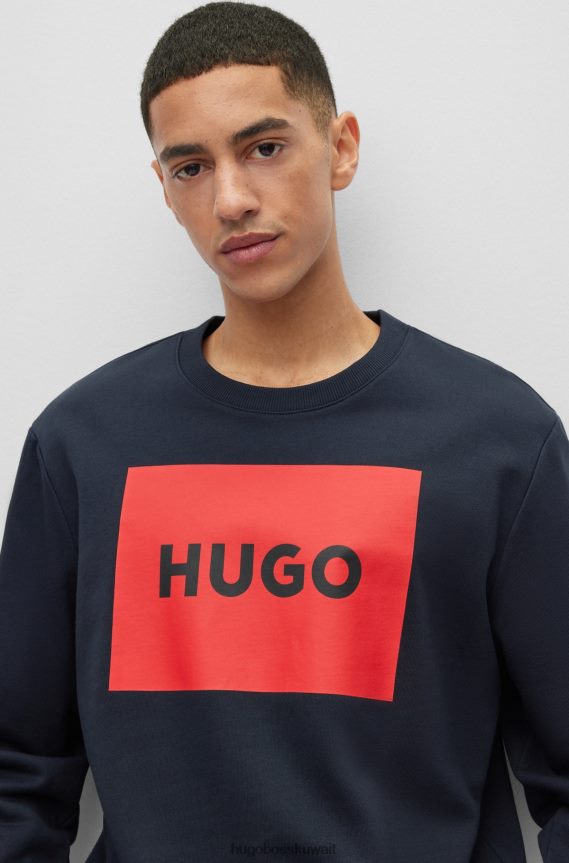 4TFNJN2405 أزرق غامق Hugo Boss سترة Hugo من قطن تيري باللون الأزرق الداكن مع طباعة شعار أحمر