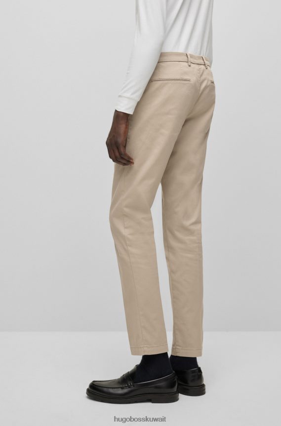 4TFNJN2427 البيج الفاتح Hugo Boss بنطال تشينو بقصة ضيقة مصنوع من قطن الجبردين المطاطي باللون البيج الفاتح