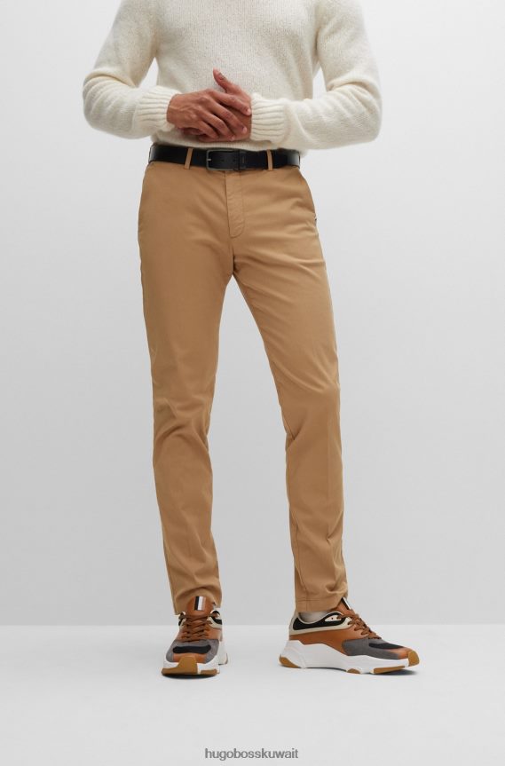 4TFNJN2428 اللون البيج Hugo Boss بنطال تشينو هوغو باللون البيج مصنوع من قطن الجبردين المطاطي
