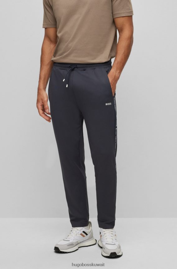 4TFNJN2432 أزرق غامق Hugo Boss بدلة رياضية زرقاء داكنة بقصة عادية مع شريط شعار هوغو