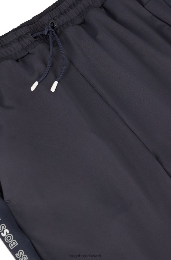 4TFNJN2432 أزرق غامق Hugo Boss بدلة رياضية زرقاء داكنة بقصة عادية مع شريط شعار هوغو