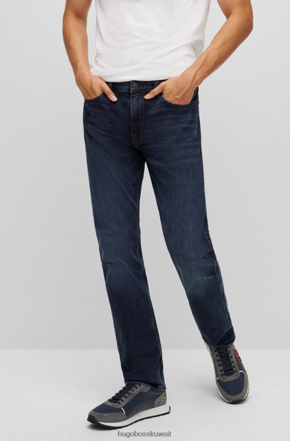 4TFNJN2441 أزرق غامق Hugo Boss جينز هوغو ذو قصة ضيقة باللون الأزرق الداكن من قماش الدنيم المطاطي باللون الأزرق والأسود