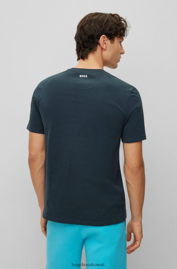 4TFNJN2448 أزرق غامق Hugo Boss تي شيرت هوغو من الجيرسي القطني المصقول باللون الأزرق الداكن مع طباعة شعار ديناميكية