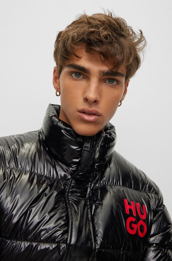 4TFNJN2451 أسود Hugo Boss سترة سوداء مقاومة للماء مع تفاصيل شعار Hugo