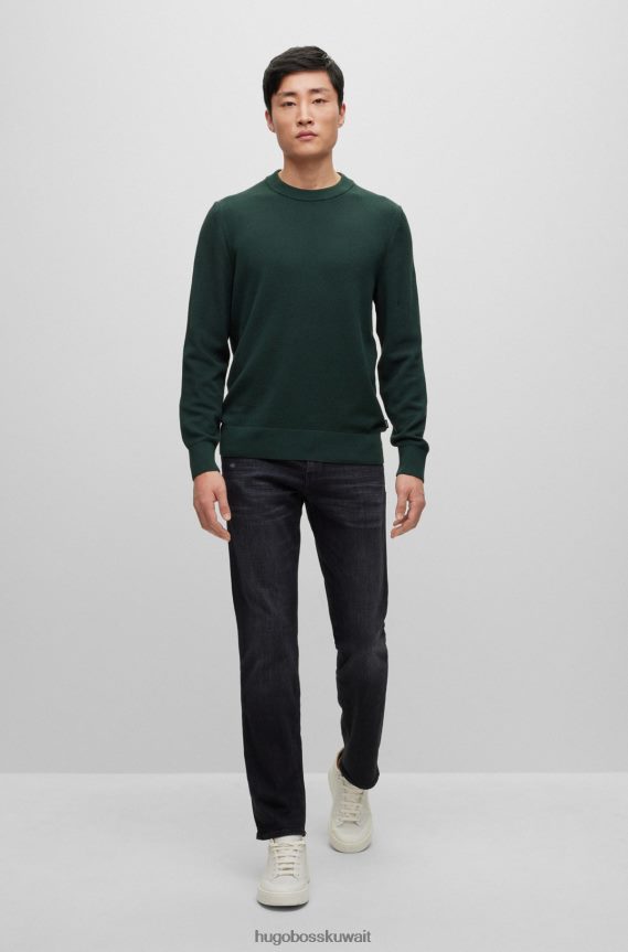 4TFNJN2459 أخضر غامق Hugo Boss سترة هوغو برقبة دائرية باللون الأخضر الداكن مصنوعة من القطن المنظم مع تفاصيل مخططة