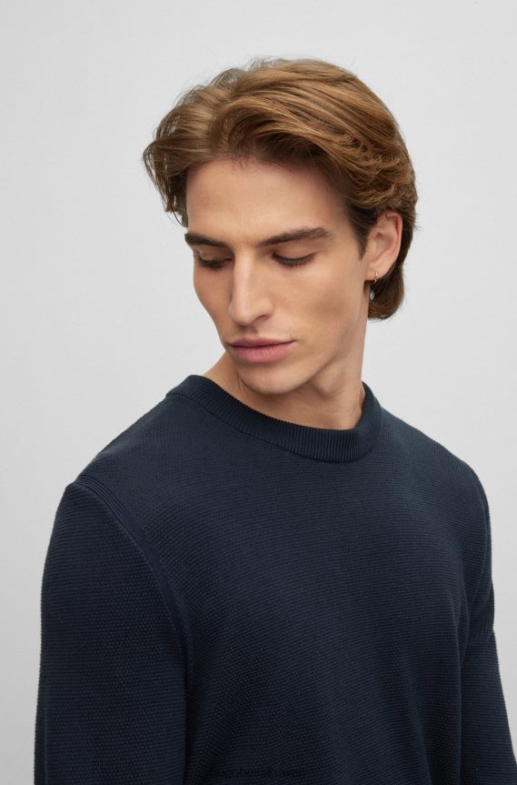 4TFNJN2460 أزرق غامق Hugo Boss سترة هوغو برقبة دائرية باللون الأزرق الداكن من القطن المنظم مع تفاصيل مخططة