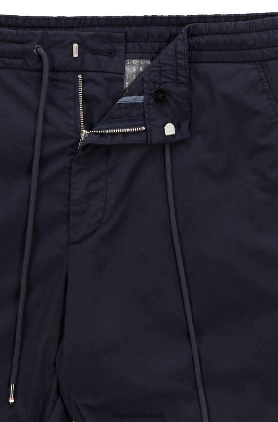 4TFNJN2461 أزرق غامق Hugo Boss شورت Hugo ذو قصة ضيقة من القطن المطاطي الملمس بالورق باللون الأزرق الداكن