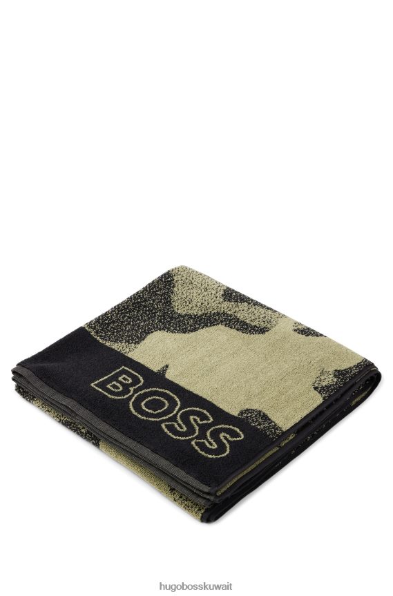 4TFNJN2481 منقوشة باللون الأخضر Hugo Boss ومنشفة الشاطئ بطبعة مموهة من الدوري الاميركي للمحترفين