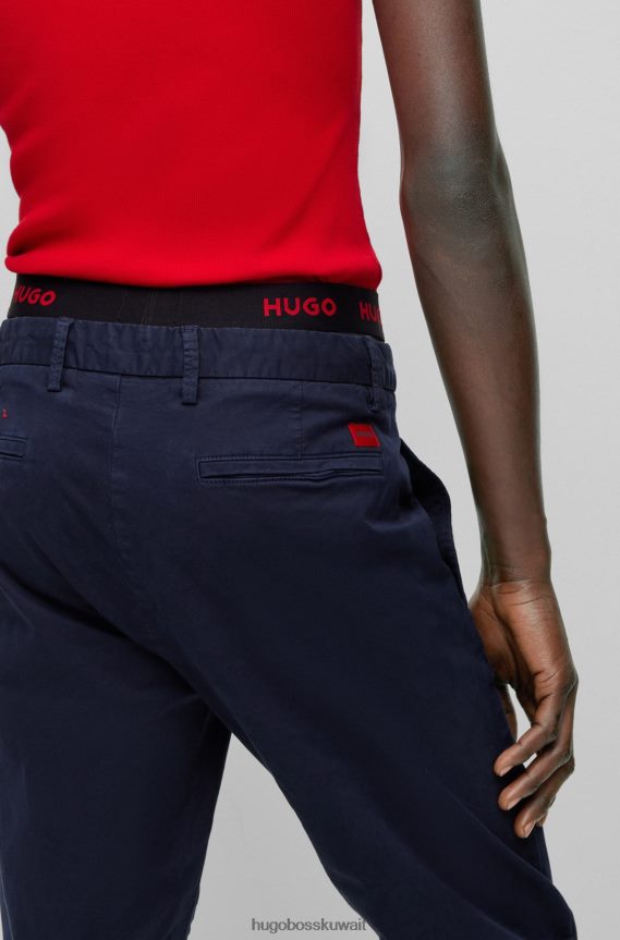 4TFNJN2500 أزرق غامق Hugo Boss بنطال تشينو Hugo بقصّة ضيقة مصنوع من قطن الجبردين المطاطي باللون الأزرق الداكن
