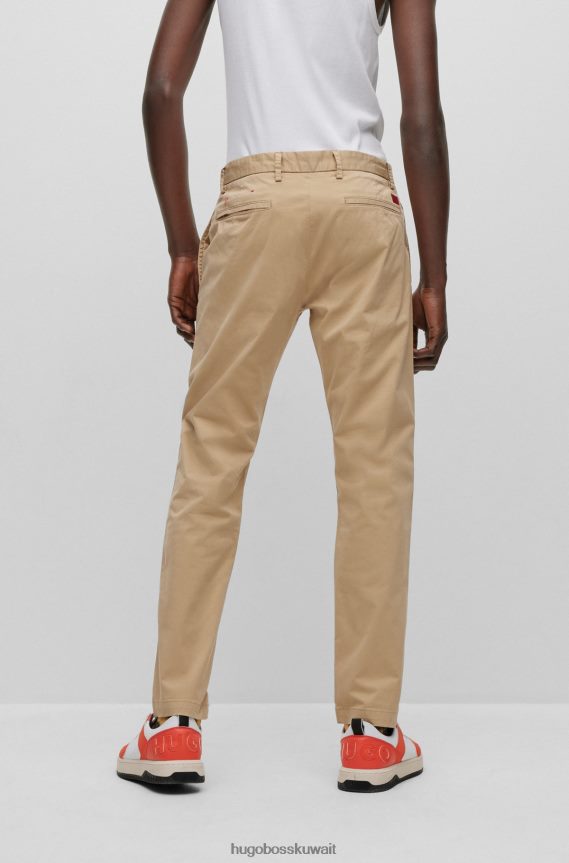 4TFNJN2501 اللون البيج Hugo Boss بنطال تشينو بقصّة ضيّقة من قماش الجبردين القطني المطاطي باللون البيج
