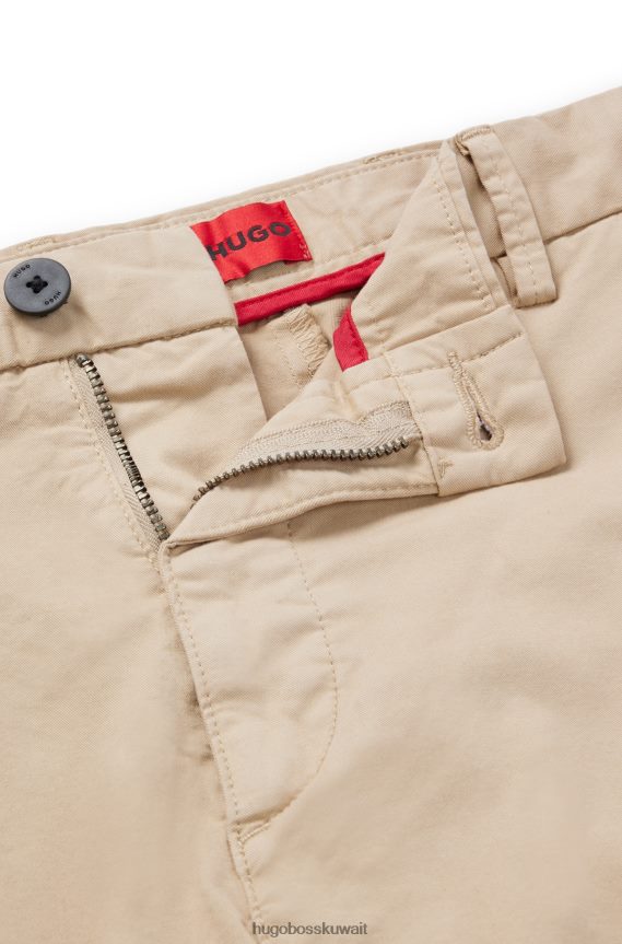 4TFNJN2501 اللون البيج Hugo Boss بنطال تشينو بقصّة ضيّقة من قماش الجبردين القطني المطاطي باللون البيج
