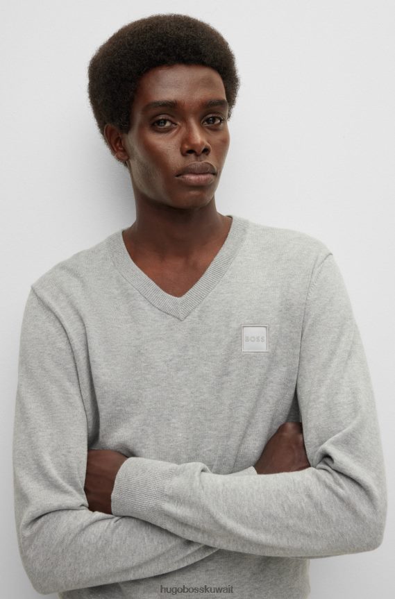 4TFNJN2503 رمادي فاتح Hugo Boss سترة من القطن والكشمير بقصة عادية مع رقعة شعار هوغو باللون الرمادي الفاتح