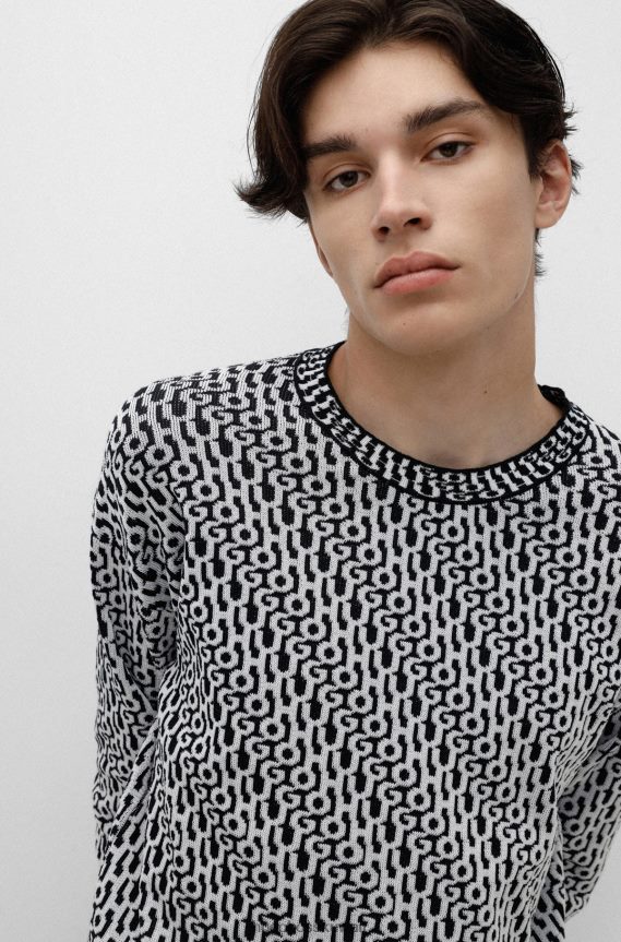 4TFNJN2514 منقوشة سوداء Hugo Boss سترة سوداء منقوشة مريحة مع شعار جاكار هوغو على كامل التصميم