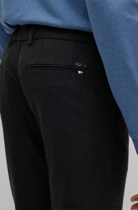 4TFNJN2520 أسود Hugo Boss بنطال تشينو أسود بقصّة ضيّقة من قماش مولينا © المطاطي من نسيج قطني طويل