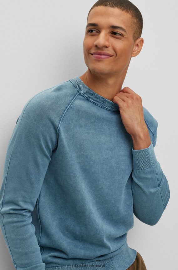 4TFNJN2526 أزرق Hugo Boss سترة زرقاء بقصة عادية من القطن المصبوغ مع تفاصيل هوغو المميزة