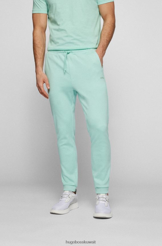 4TFNJN2535 اخضر فاتح Hugo Boss قطعة سفلية رياضية من قطن هوغو باللون الأخضر الفاتح مع شعار منحني