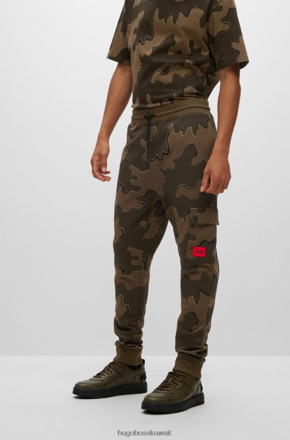 4TFNJN2537 منقوشة باللون الأخضر Hugo Boss سروال رياضي Hugo Cargo مصنوع من القطن مع نقش أخضر بطبعة مموهة