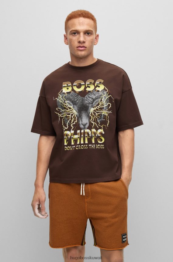 4TFNJN2539 بني Hugo Boss تيشيرت x phipps بقصة مريحة من القطن العضوي